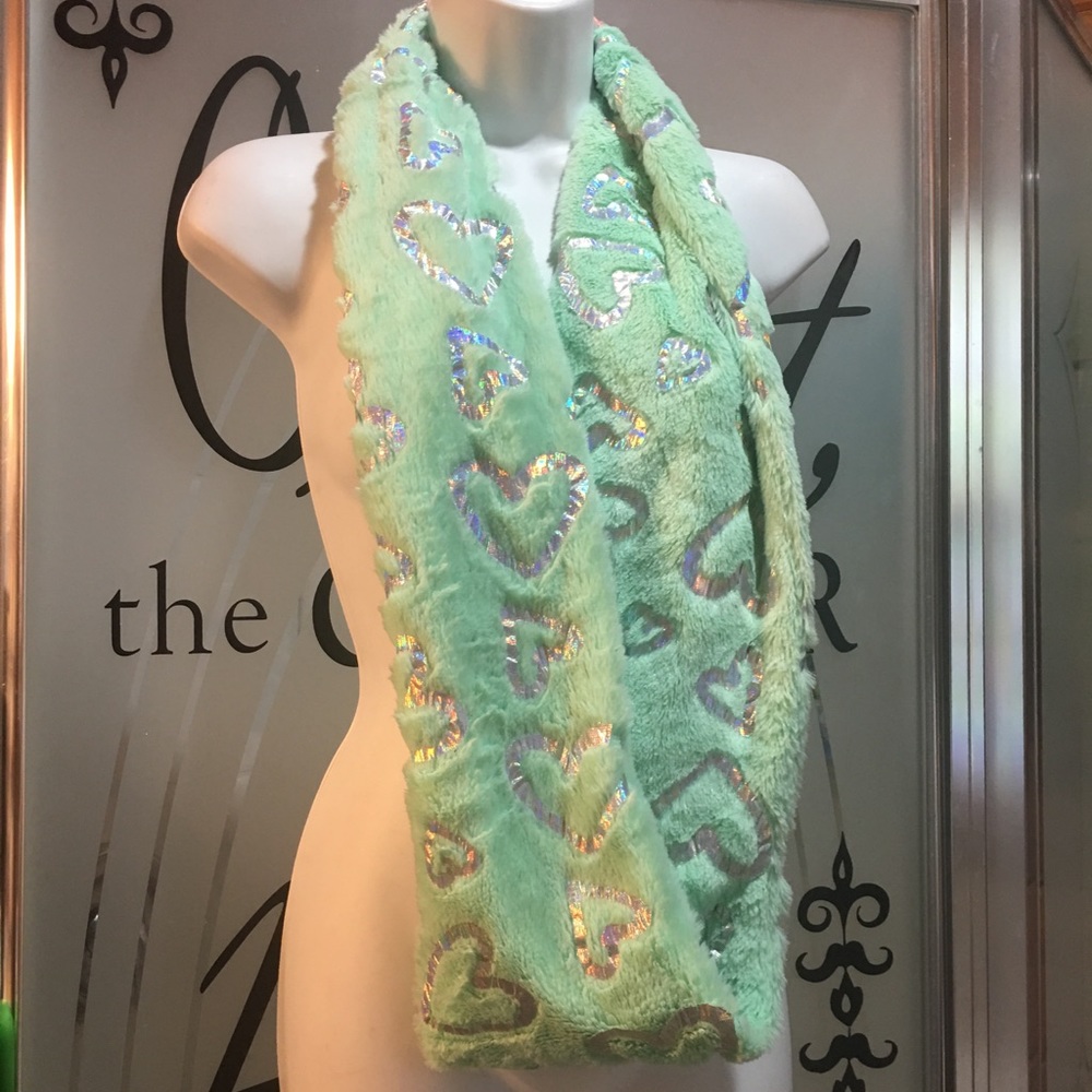 Beautiful turquoise (green) scarf silver hearts